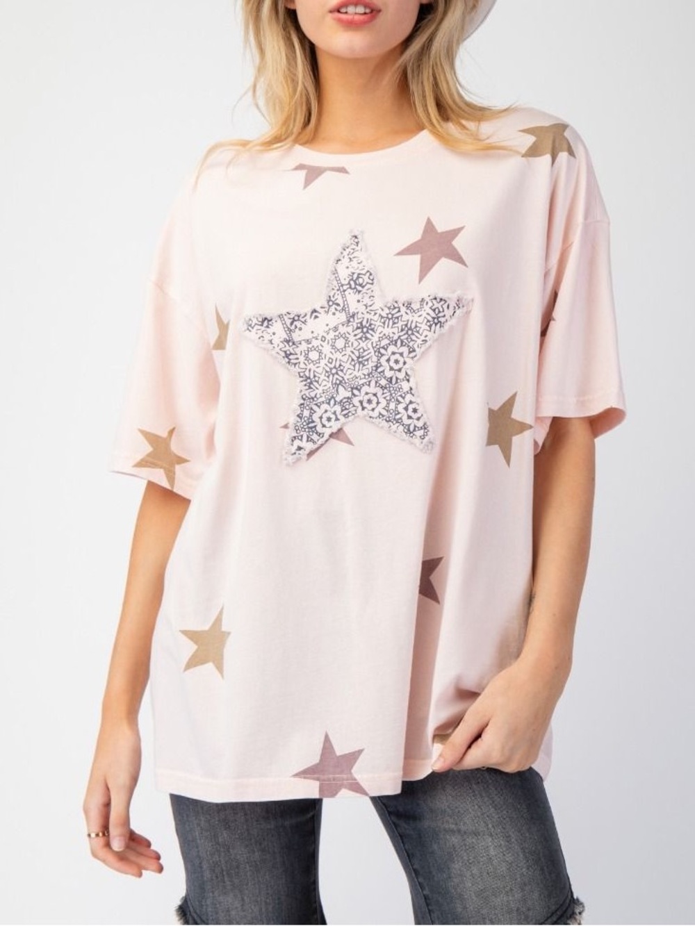 EUC🤍Easel Washed Star Patch and Print Knit Top Small Pink